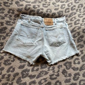 EUC vintage Levi’s 550 shorts light wash cut off 30” 6